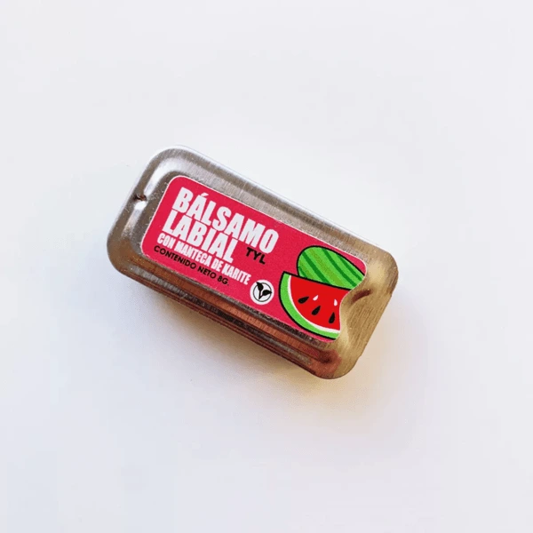 [46844] BALSAMO LABIAL C/MANTECA DE KARITE SANDIA (8 G - LATITA) THELMA Y LOUISE