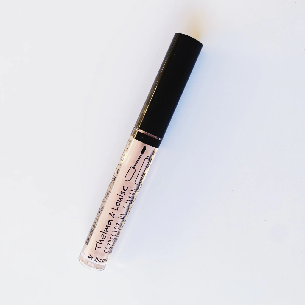 [46979] CORRECTOR CON APLICADOR  (CLARO - 3.5 GR - FRASCO) THELMA Y LOUISE