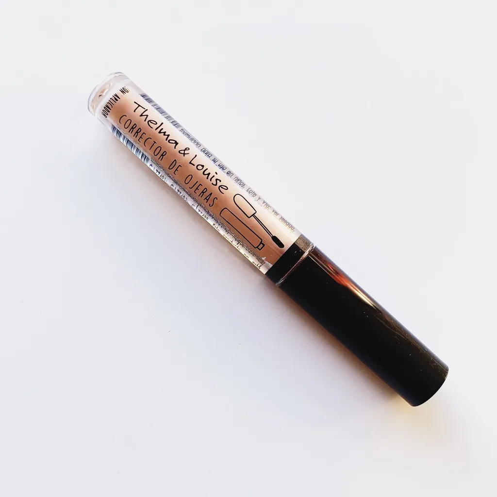 [46969] CORRECTOR DE OJERAS  (MEDIO - 3.5 GR - LAPIZ) THELMA Y LOUISE